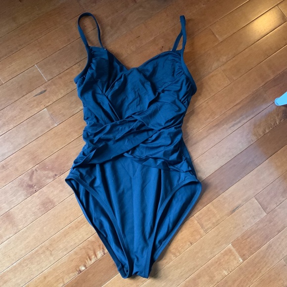 Ana A New Approach One Piece Size 10 Swimsuit Black Slimming - Picture 2 of 5